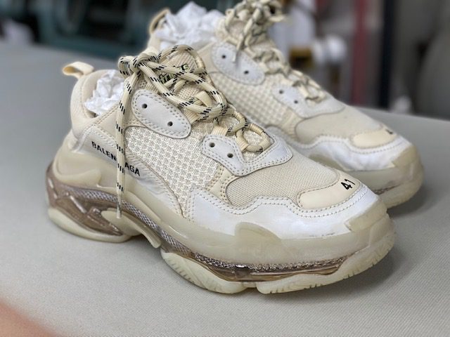 Clean white balenciaga sneakers